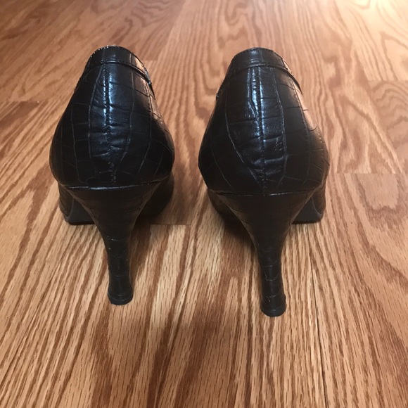 JG HOOK Shoes Crocodile Embroidered Leather Pumps Poshmark